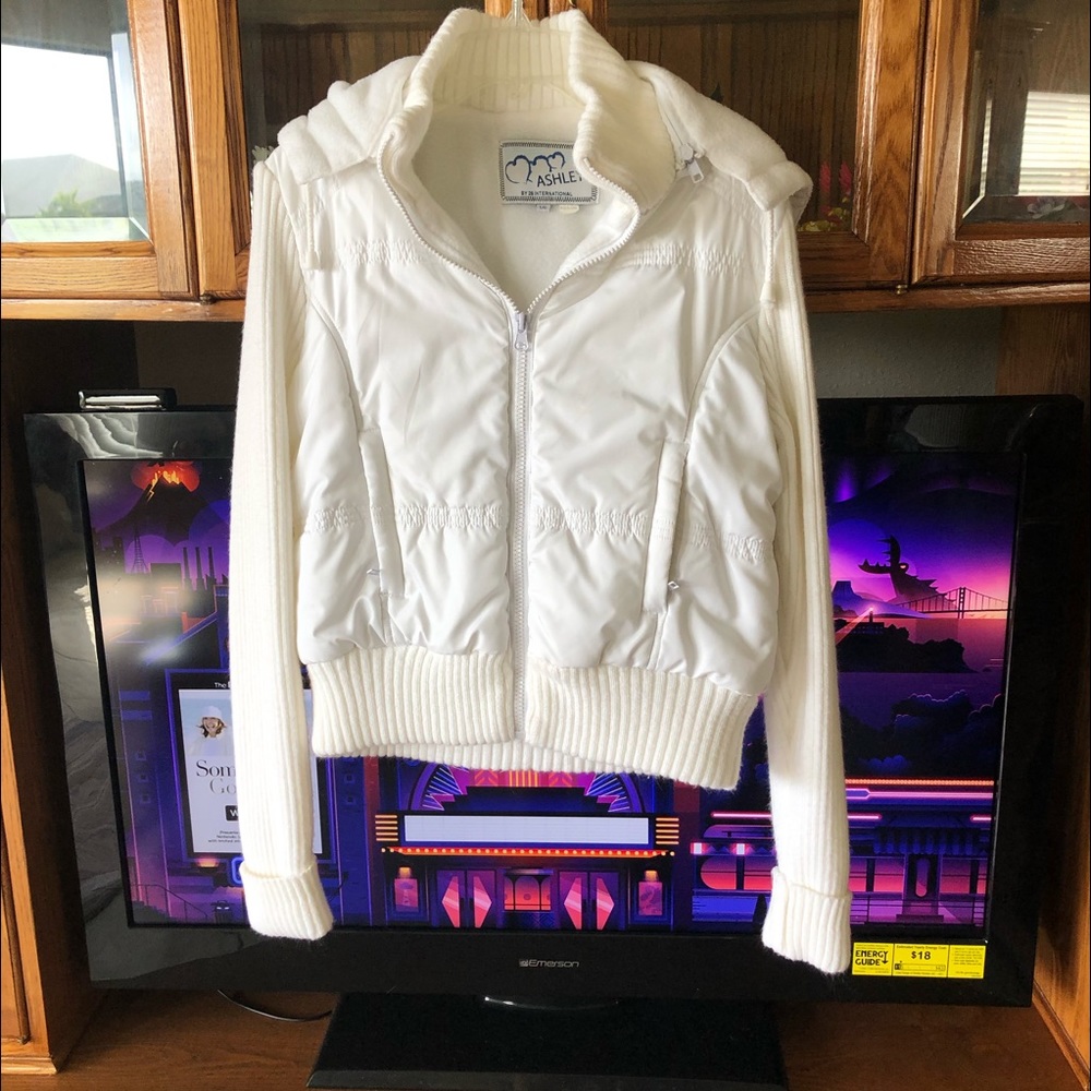White  jacket w/ removable hood.